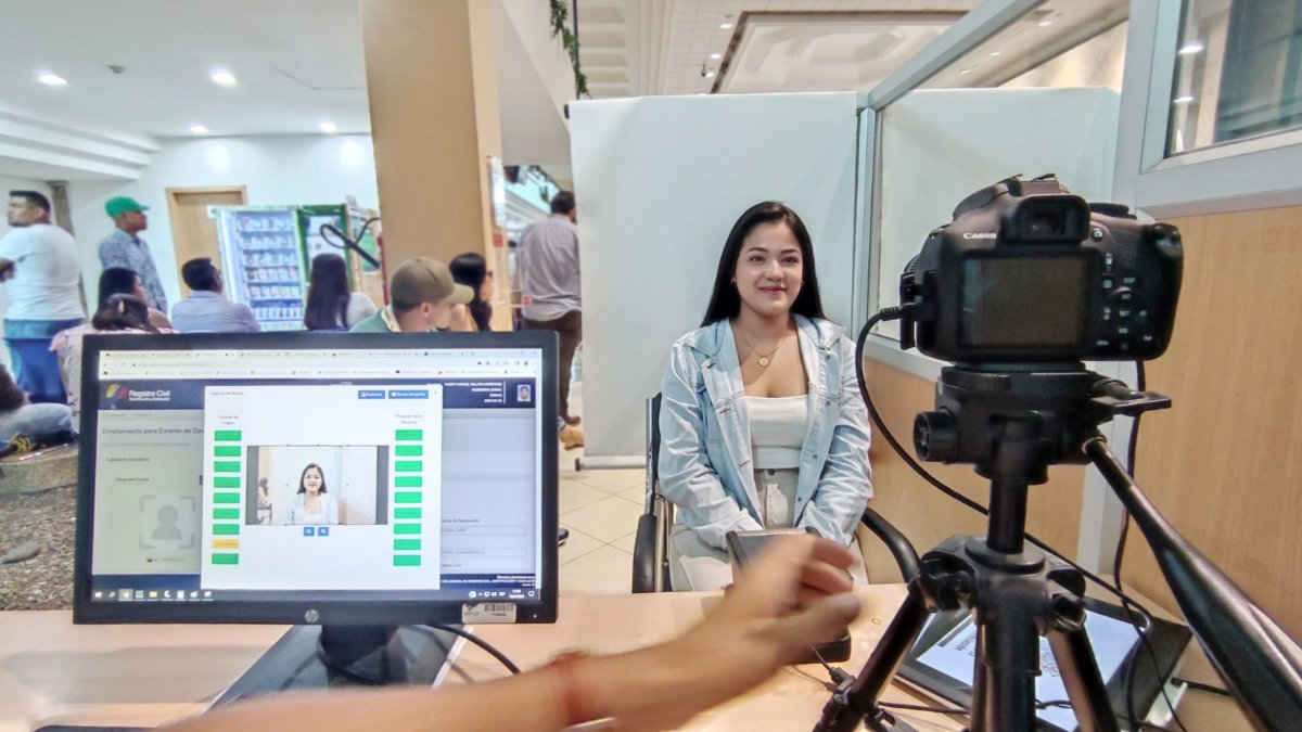 Si sospechas que una empresa o institución está usando tus datos sin justificación, puedes pedir acceso a la información que tienen sobre ti,