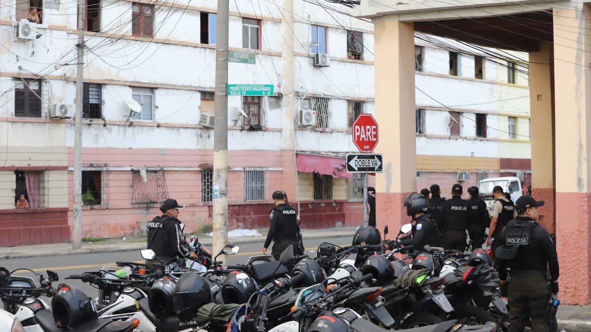 Las calles Pedro Vicente Maldonado y avenida del Ejército permanecieron cerradas por varios minutos.
