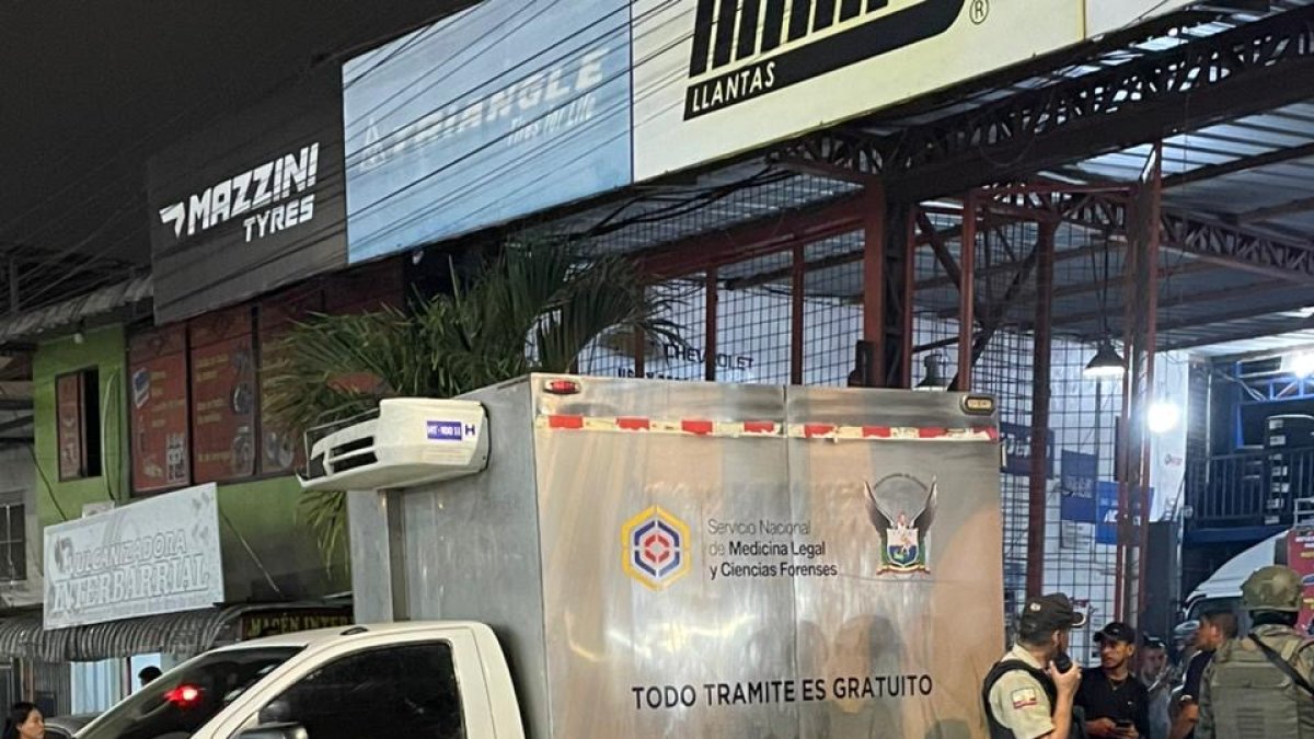 El crimen se registró la noche de este lunes 2 de marzo en la populosa y transitada vía Interbarrial de Manta.