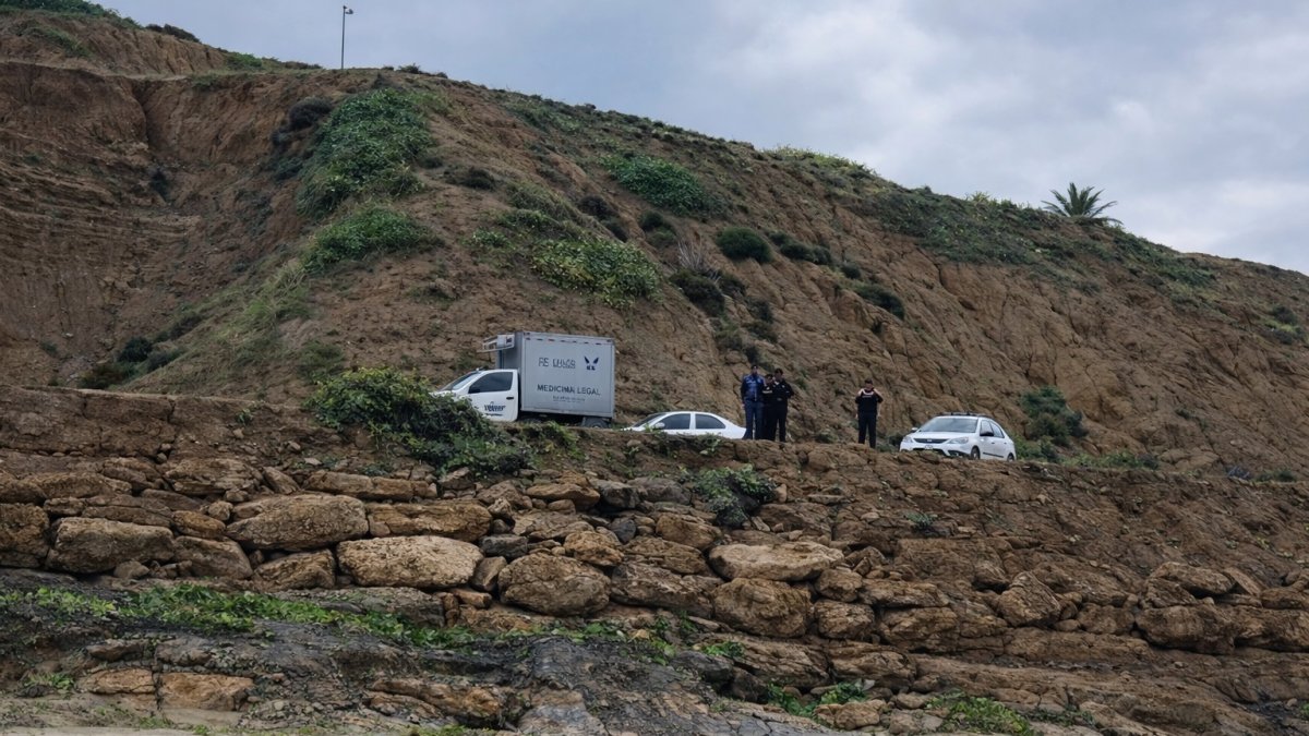 Los cuerpos sin vida fueron levantados por Medicina Legal y trasladados al Centro Forense de Manta