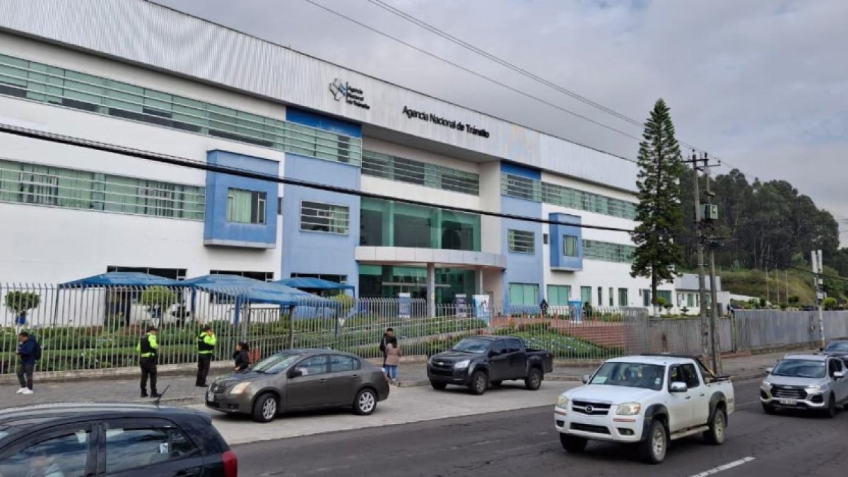 Funcionaria de la ANT emite un comunicado oficial sobre el retorno progresivo de servicios en la agencia tras la intervención por el Caso Jaque