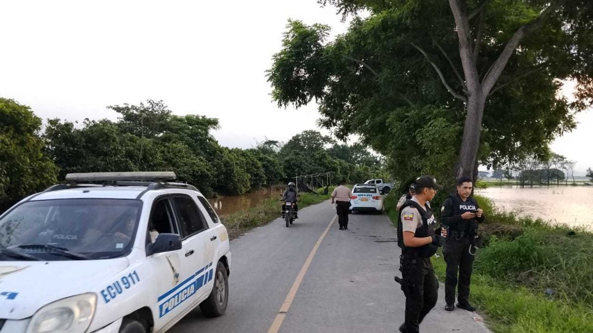 Policías de Samborondón investigan los últimos hallazgos de cadáveres.