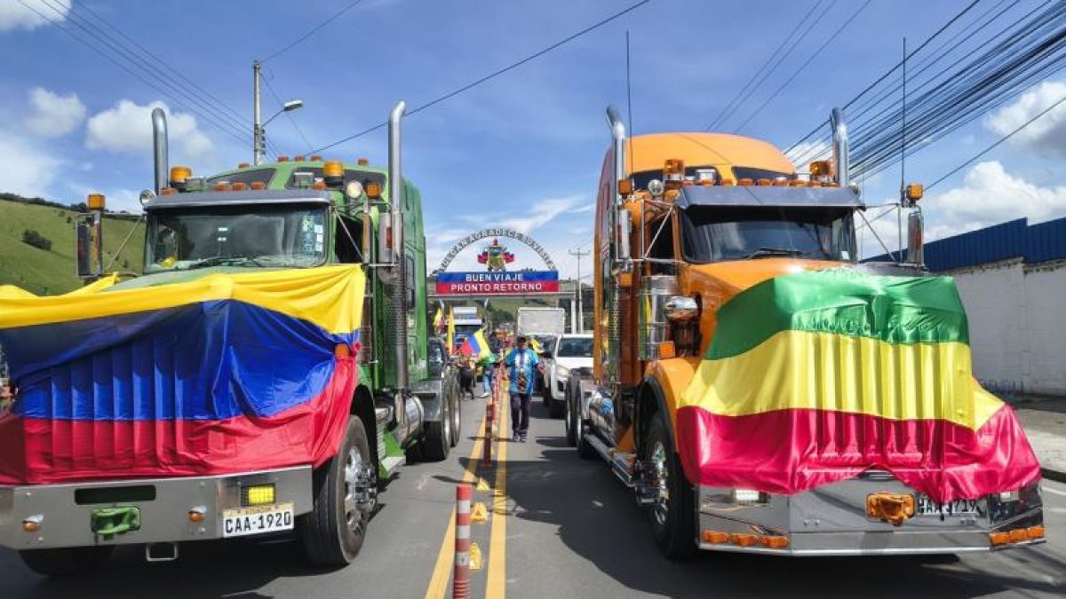 La caravana partió desde el cantón Bolívar y atravesó localidades como San Gabriel y Huaca hasta llegar a la Gobernación en Tulcán