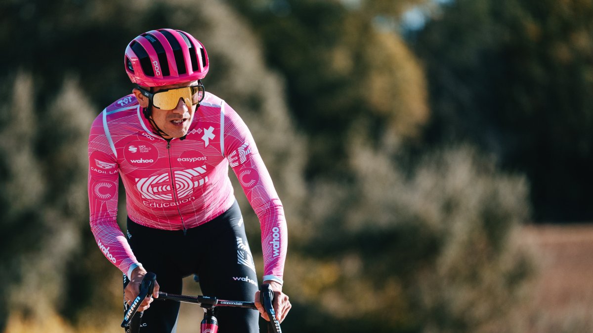 Richard Carapaz se preparó en el país de cara a su estreno en Europa.