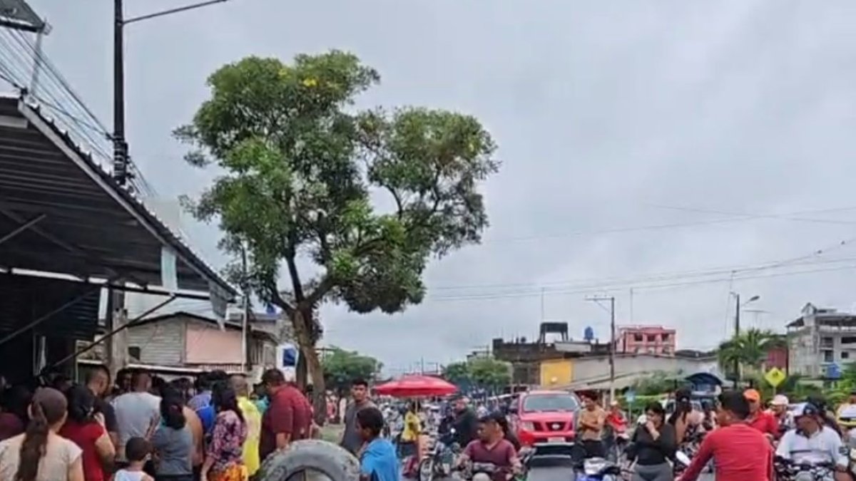 Vecinos salieron tras escuchar los disparos.