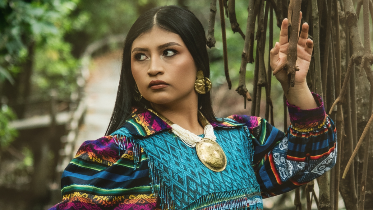 Ñusta Picuasi se abre camino en la música, sin dejar sus raíces otavaleñas.