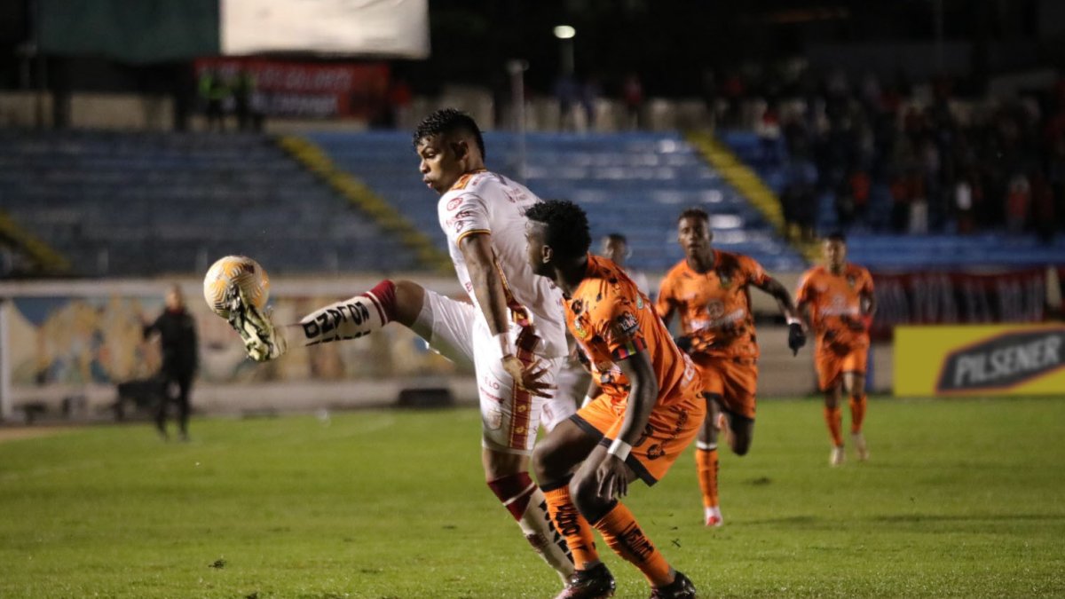 Los equipos ecuatorianos Deportivo Cuenca y Libertad se enfrentan por un boleto a la fase de grupos de la Copa Sudamericana 2026.