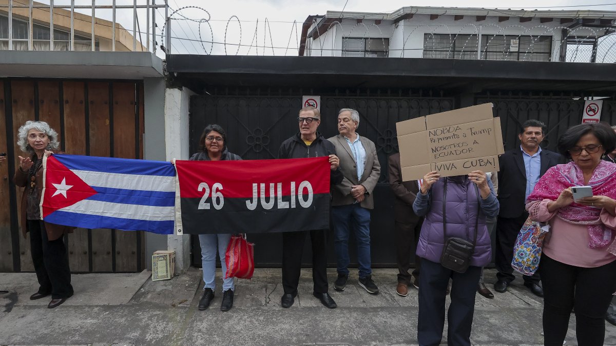 El Gobierno cubano rechazó la decisión de Quito y calificó la expulsión de sus diplomáticos como “arbitraria e injustificada”.