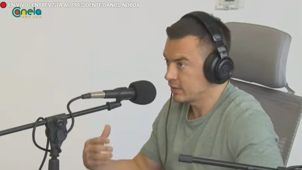 Daniel Noboa, presidente de la República, durante la entrevista en radio Canela, en Guayaquil.