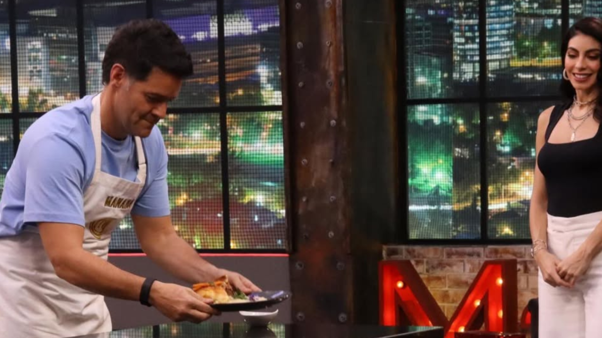 Carlos Luis Andrade es un presentador de televisión ecuatoriano.