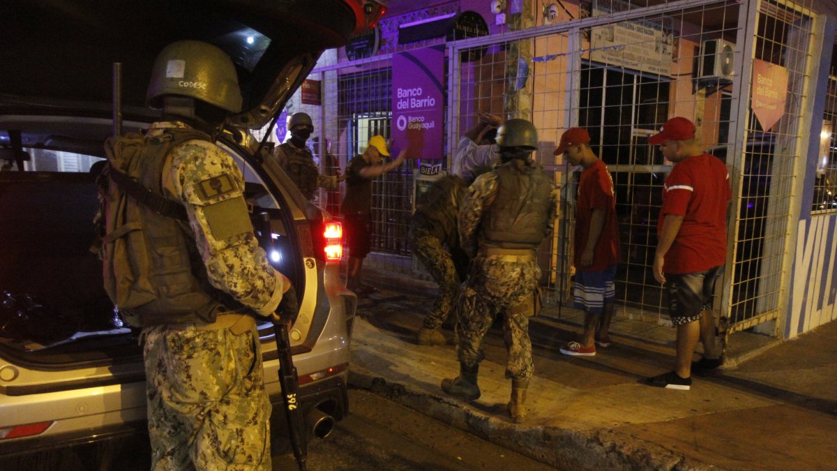 El toque de queda fue dispuesto por el Gobierno de Daniel Noboa como parte de la lucha contra el crimen organizado.