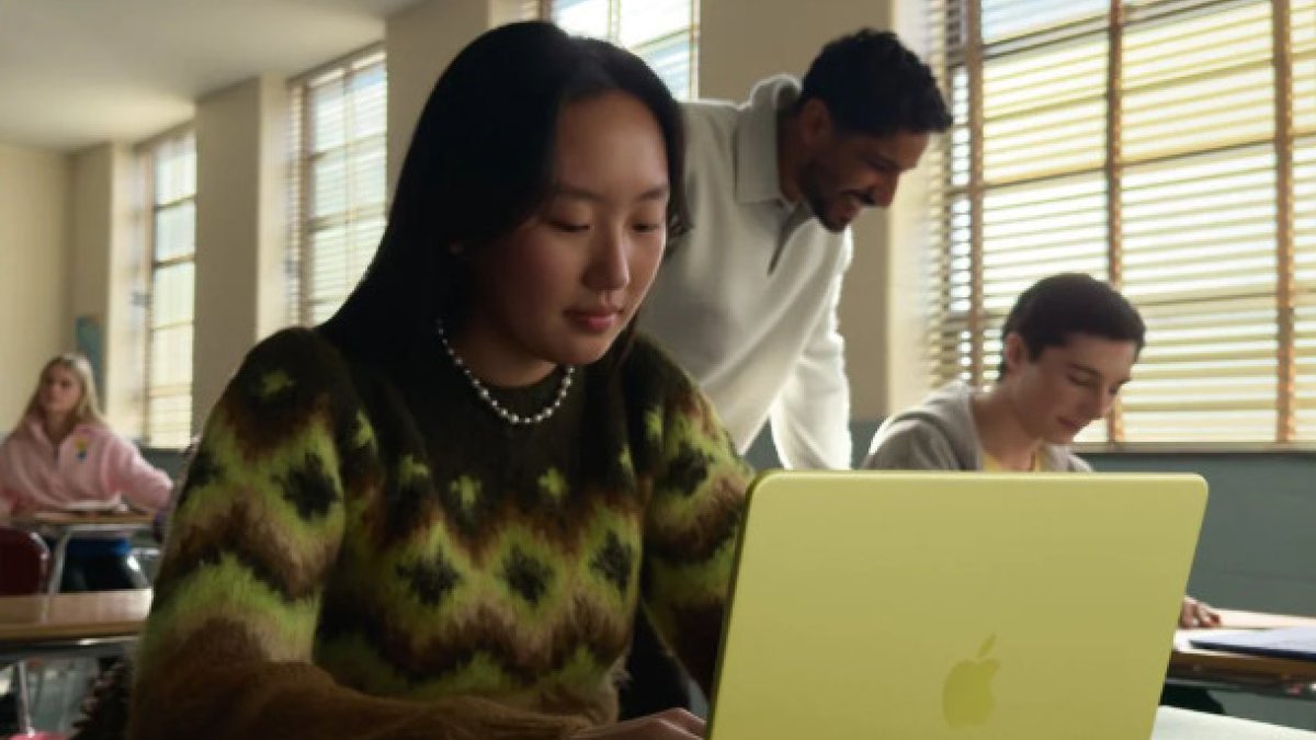 El dispositivo pretende conquistar a estudiantes y usuarios de iPhone que quieren dar el salto al ecosistema Mac