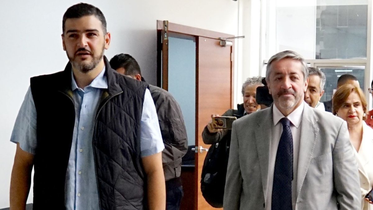 El alcalde de Guayaquil, Aquiles Álvarez, es representado por el abogado Ramiro García.
