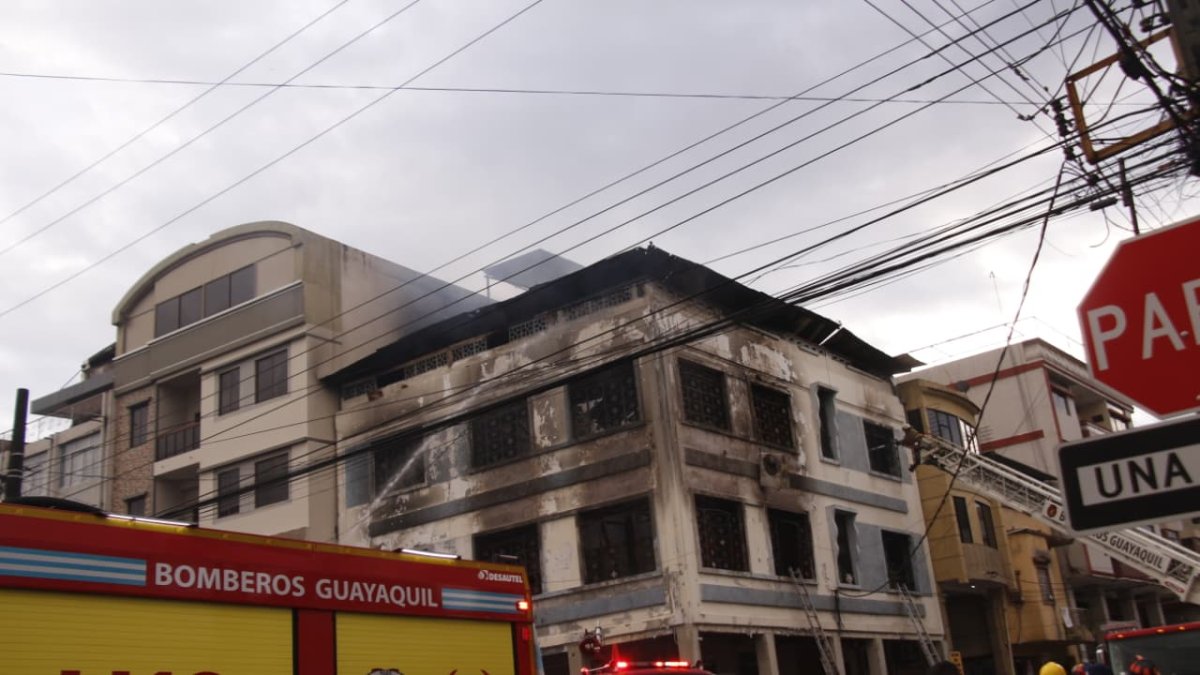 Nuevo incendio se registró en el centro de Guayaquil.