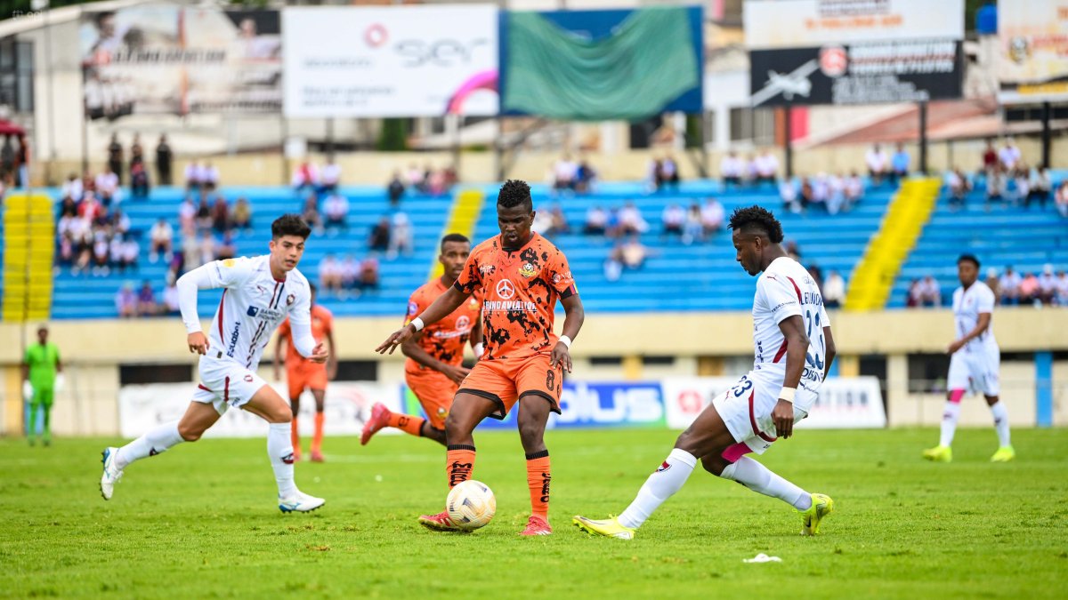 Libertad recibirá a Liga de Quito en el estadio Reina del Cisne.