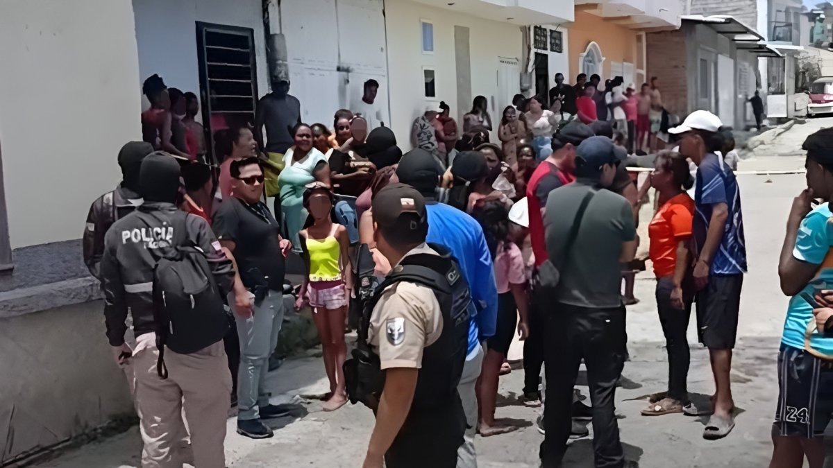 El levantamiento del cadáver se hizo ante la mirada de moradores preocupados.