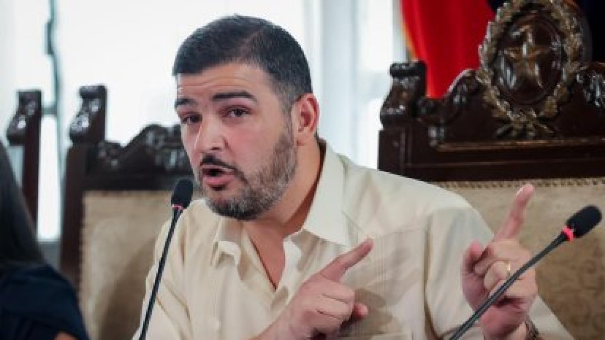 Defensa de Aquiles Álvarez denuncia error fiscal e