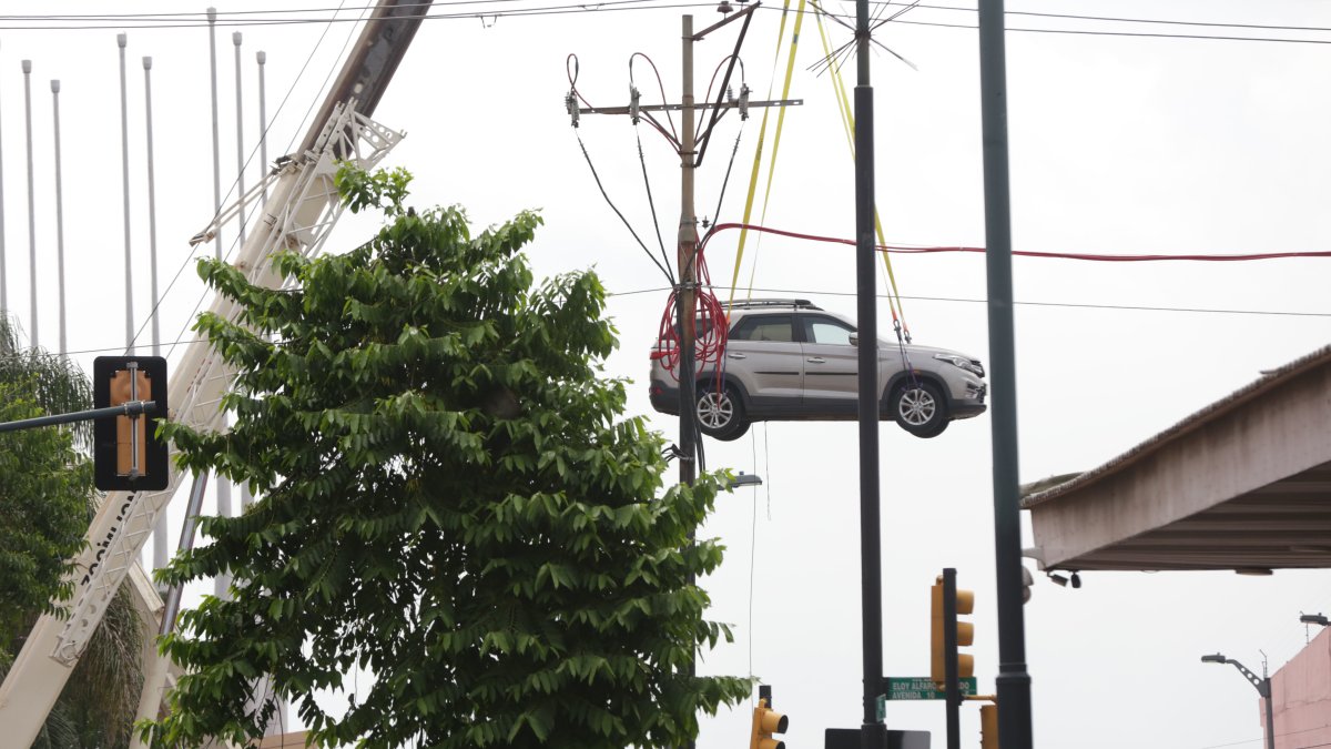 Los vehículos fueron retirados con grúas especiales.