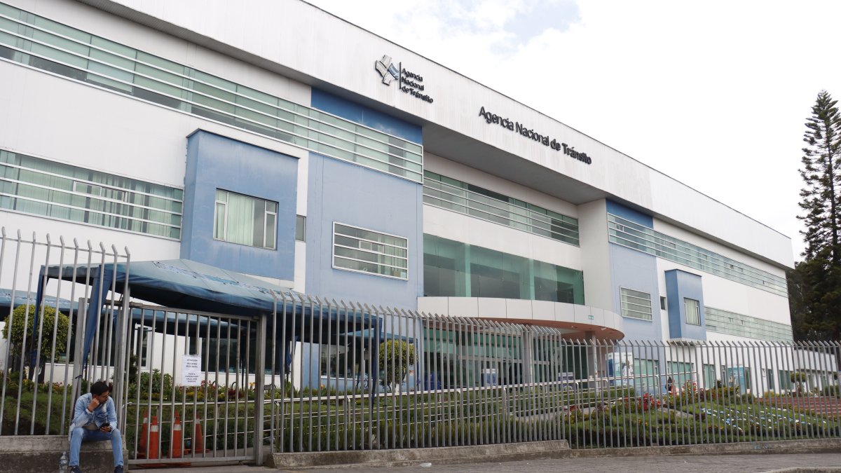 La Agencia Nacional de Tránsito reactivó la mayoría de sus servicios y habilitó el sistema de matriculación para 127 municipios.