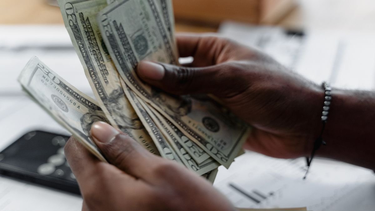 La fecha de pago del décimo cuarto sueldo varía según la región.