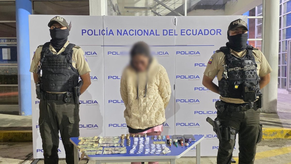 La mujer estaba dentro de una casa en Tumbaco con dosis de droga.