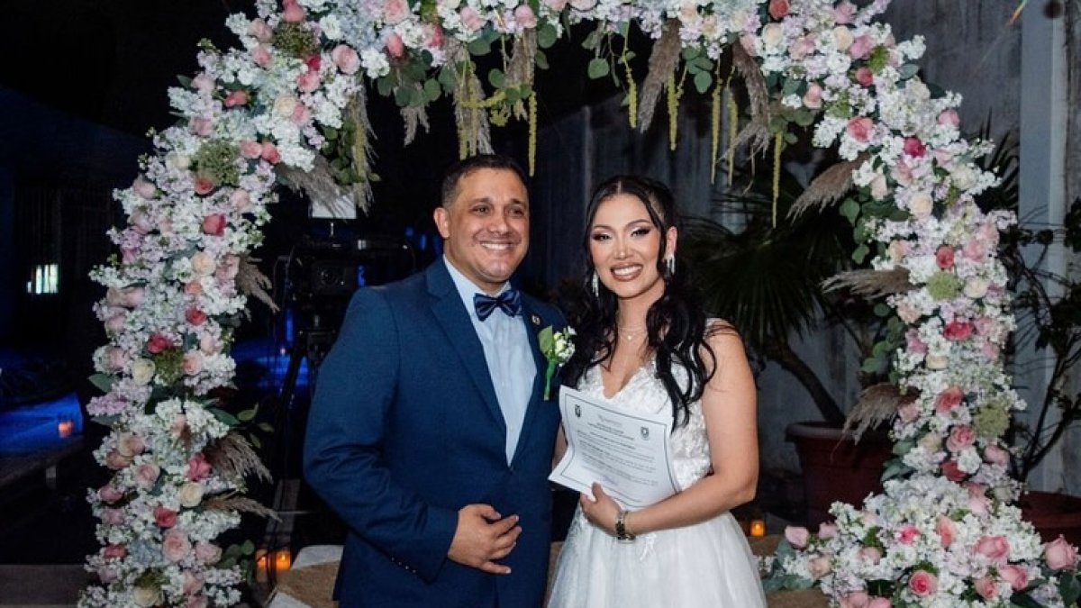 La pareja tuvo año y medio de relación amorosa. Se casaron en noviembre del 2025. Ella vive en Alemania con su hija.