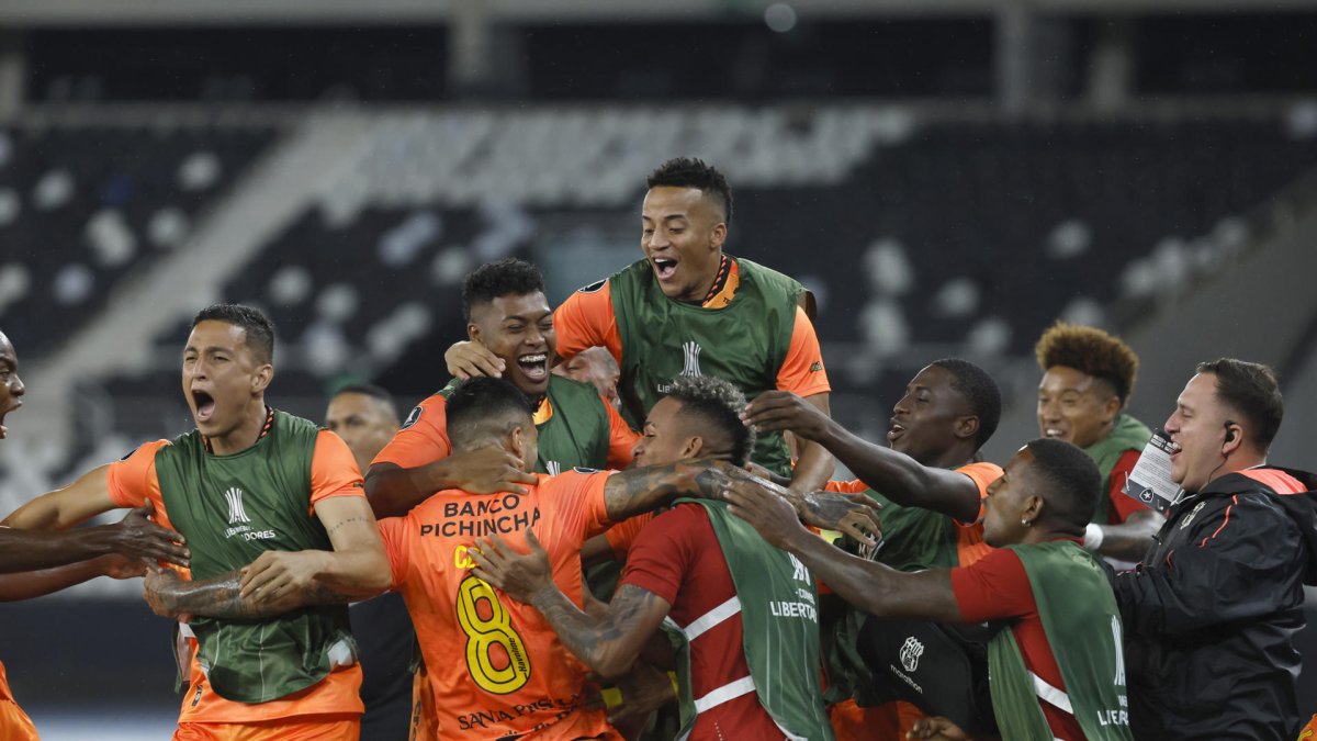 Jugadores de Barcelona celebran la clasificación en Río de Janeiro.
