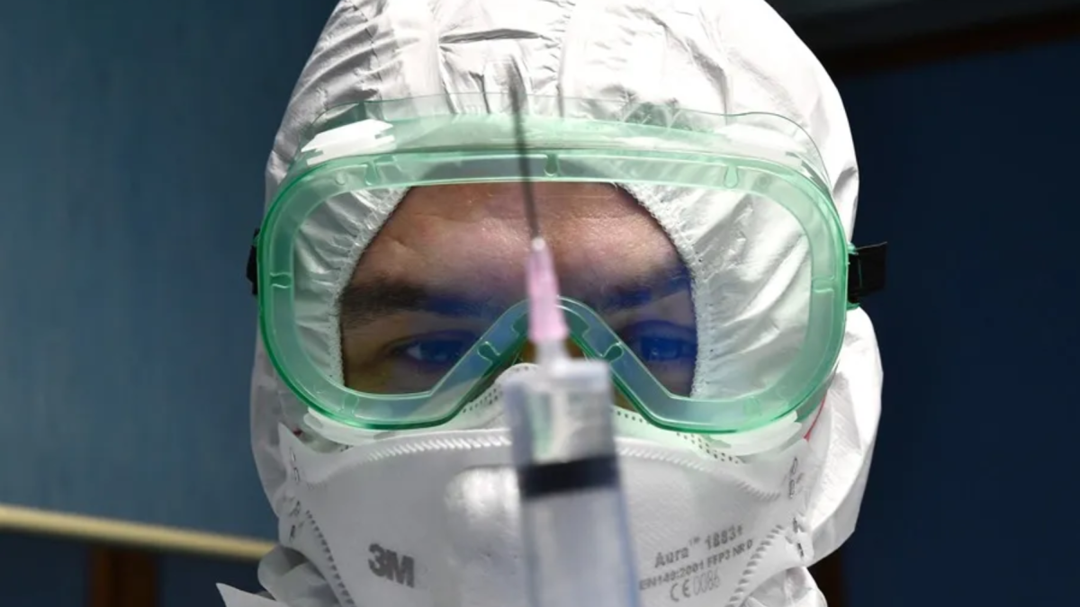 La OMS advierte que el coronavirus aún ocasiona hospitalizaciones y fallecimientos