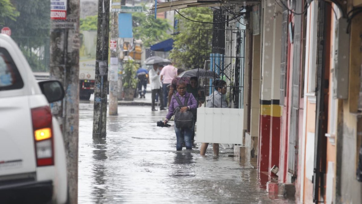 Ciudadanos tuvieron complicaciones para salir de sus viviendas.