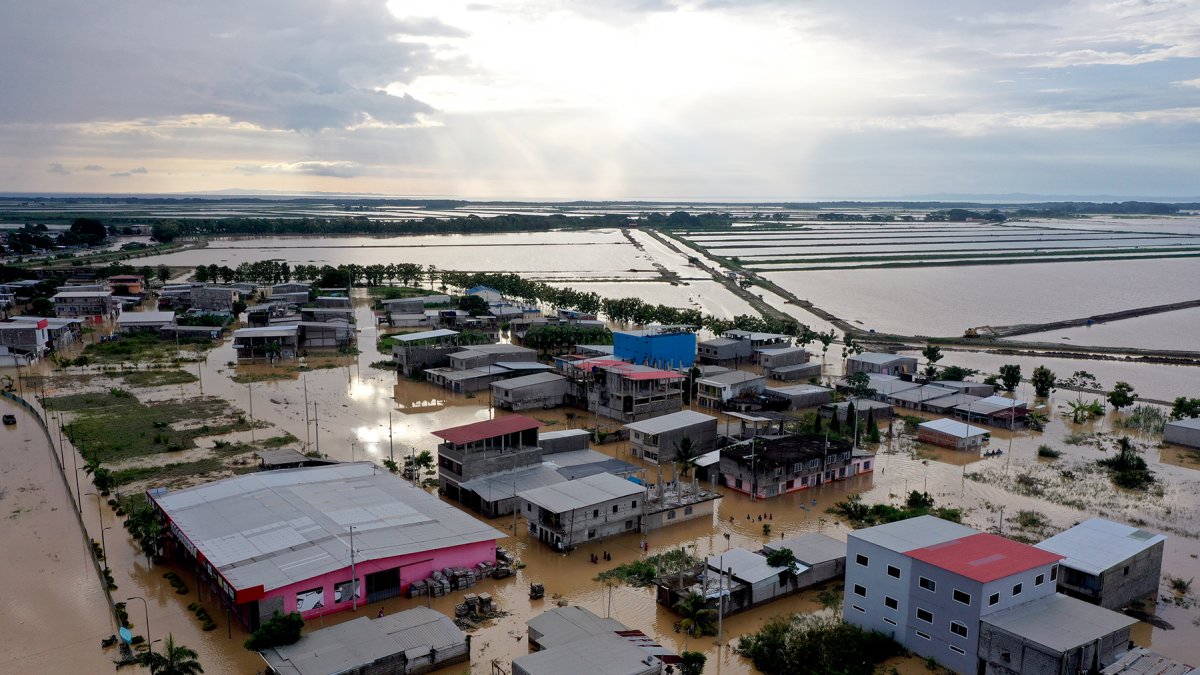 Balao, cantón de la costa ecuatoriana, aparece cubierto por el agua en esta imagen del 10 de marzo de 2026, en medio de una temporada de lluvias cada vez más intensa.