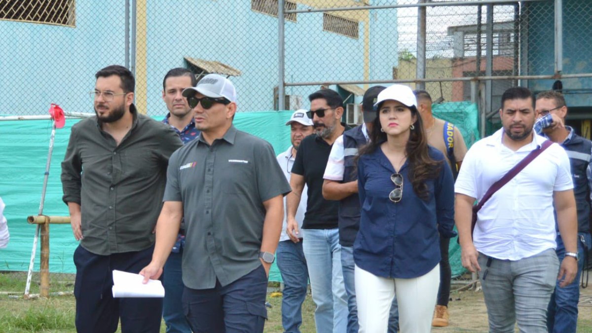 Roberto Ibáñez, durante una reciente entrega de obras en Manabí. El director de la cartera de estado considera que deberán llamar a elecciones nuevamente