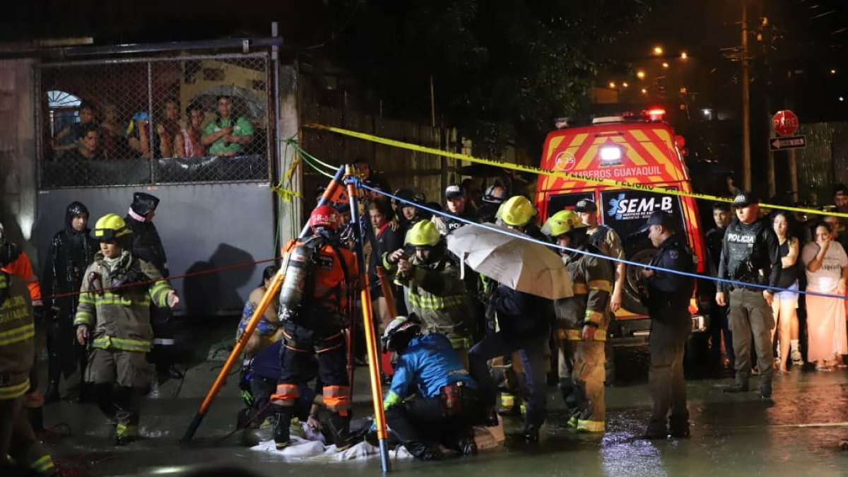 Bomberos procedieron al rescate del niño en Flor de Bastión.