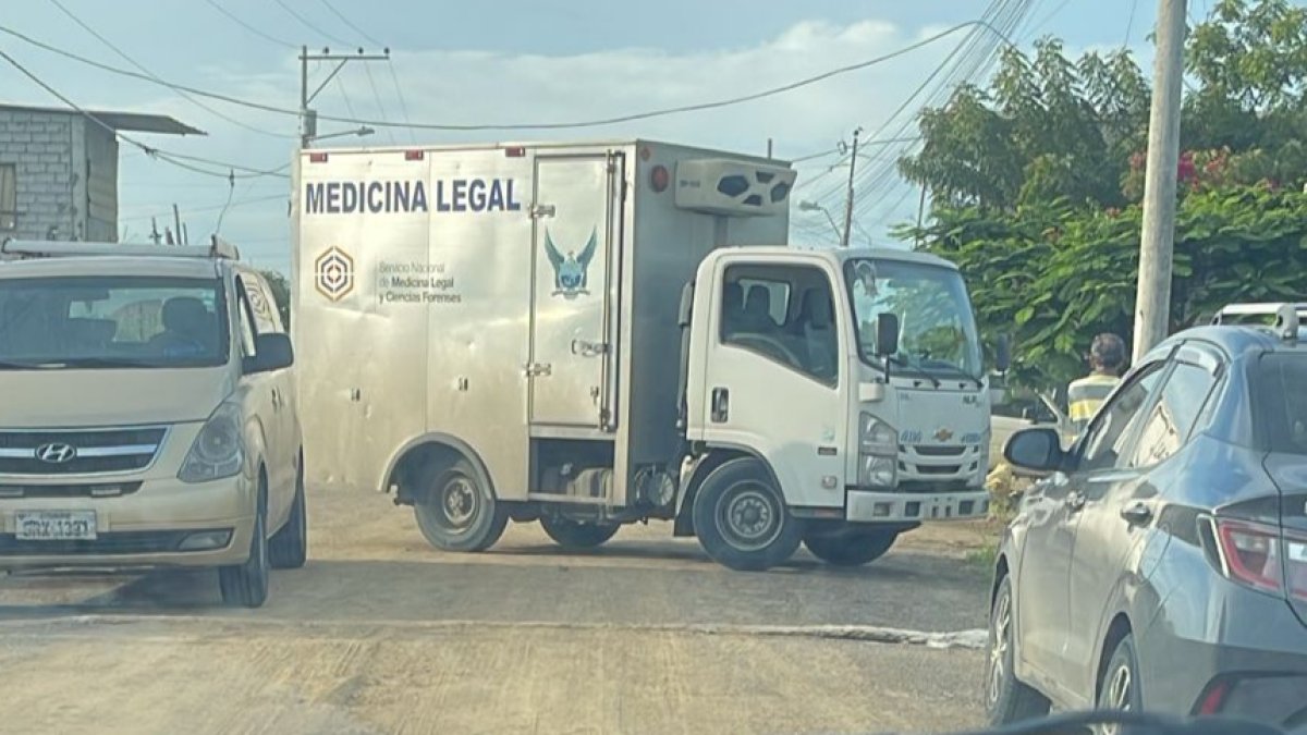 Agentes de Criminalística realizaron el levantamiento del cuerpo en Posorja.