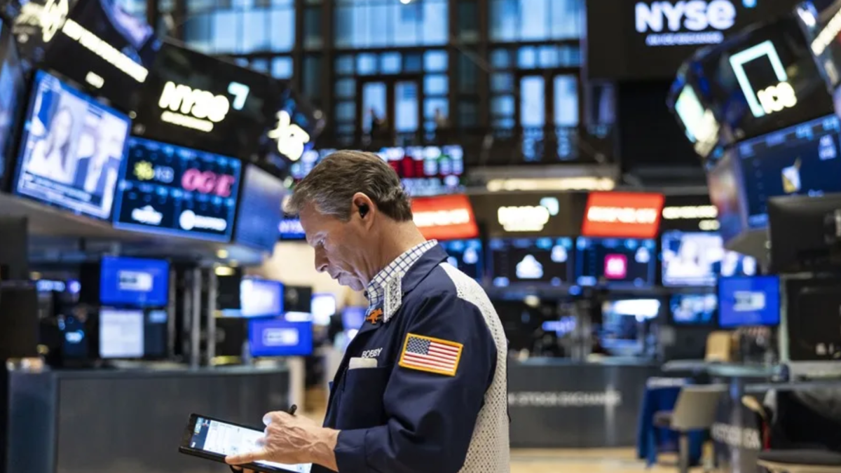 La posibilidad de un estancamiento económico, combinado con una fuerte inflación, ha aparecido como un viejo fantasma