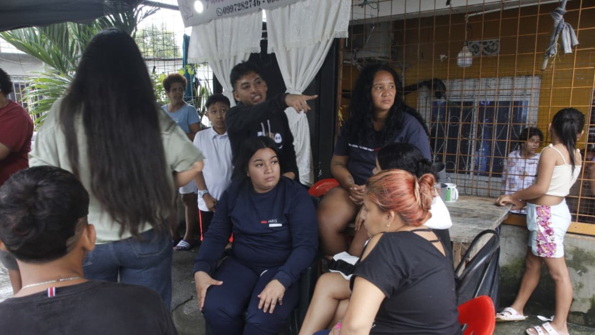 Familiares y vecinos velan al menor este jueves 12 de marzo.