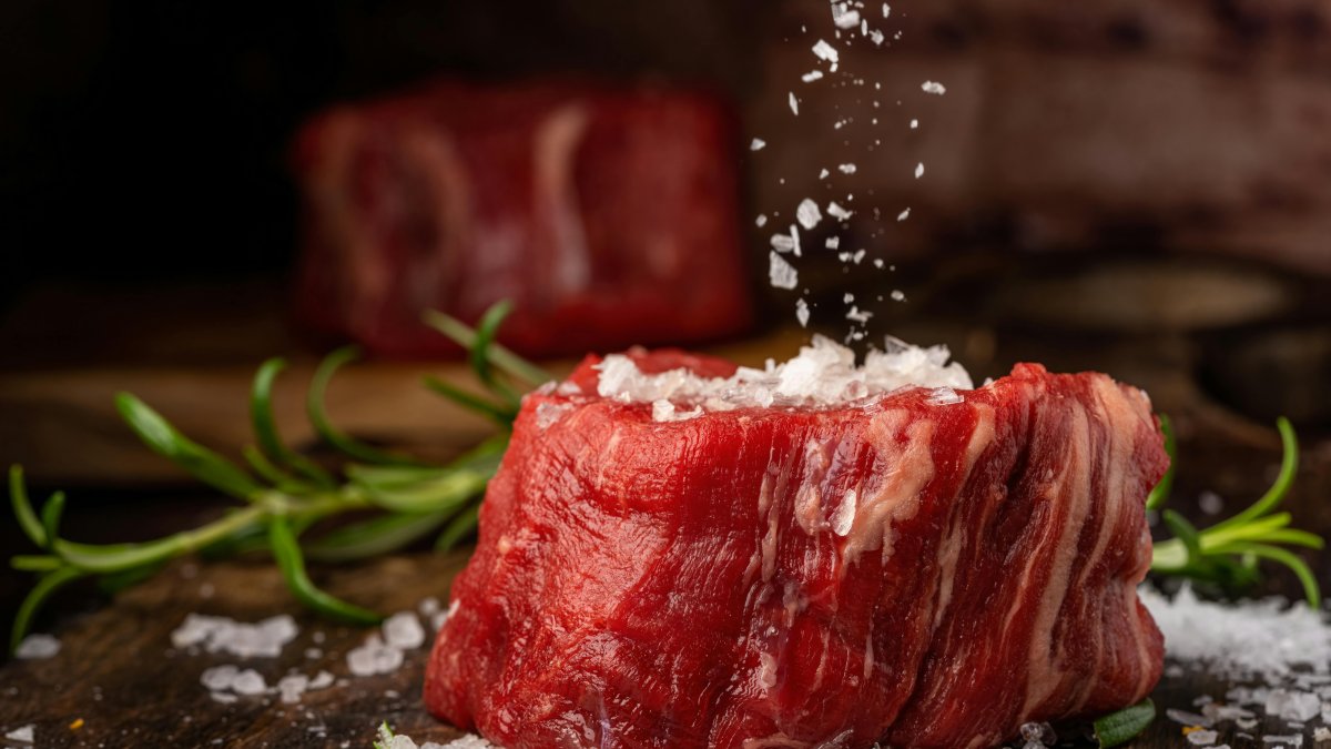 Científicos advierten que la sal podría ser una fuente constante de ingestión de microplásticos.