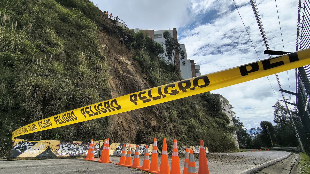 El 11 de marzo se produjo un derrumbe en la vía antigua a Nayón, nororiente de Quito.