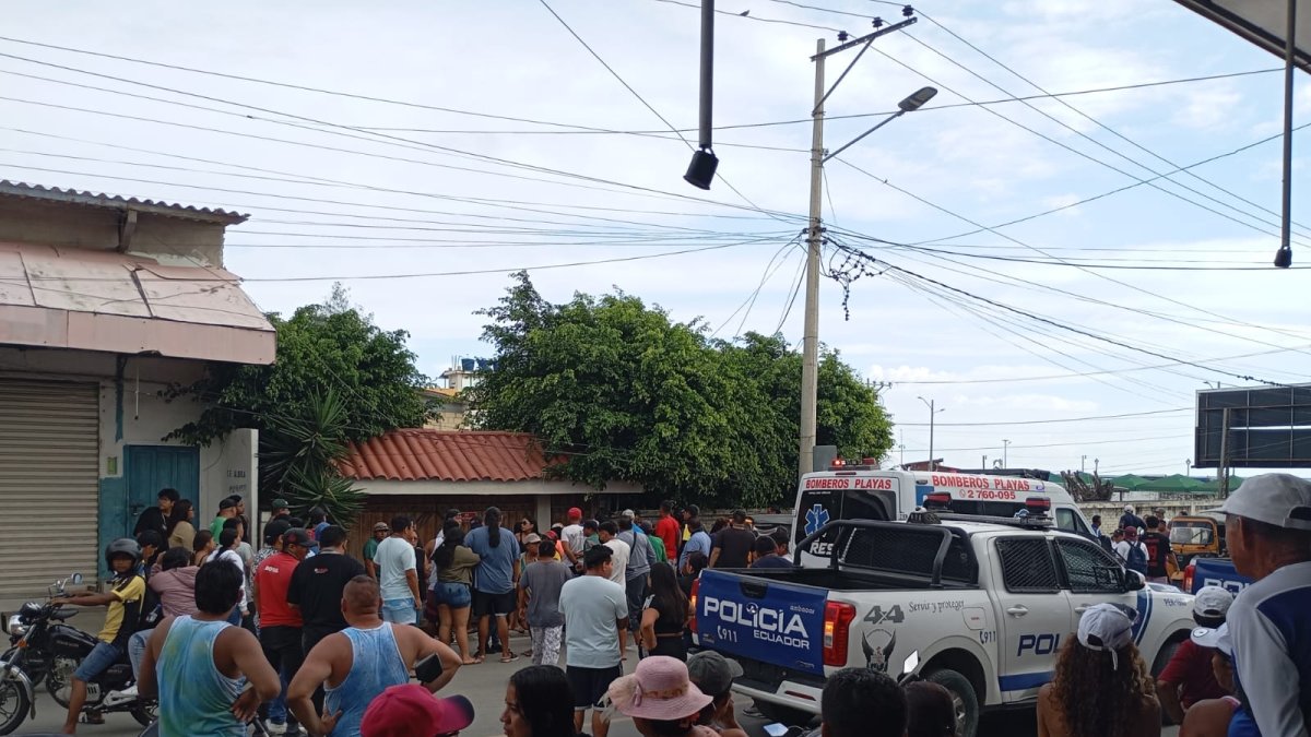 El ataque ocurrió dentro de esta hostería. Los cuerpos no pudieron ser retirados por la Policía.