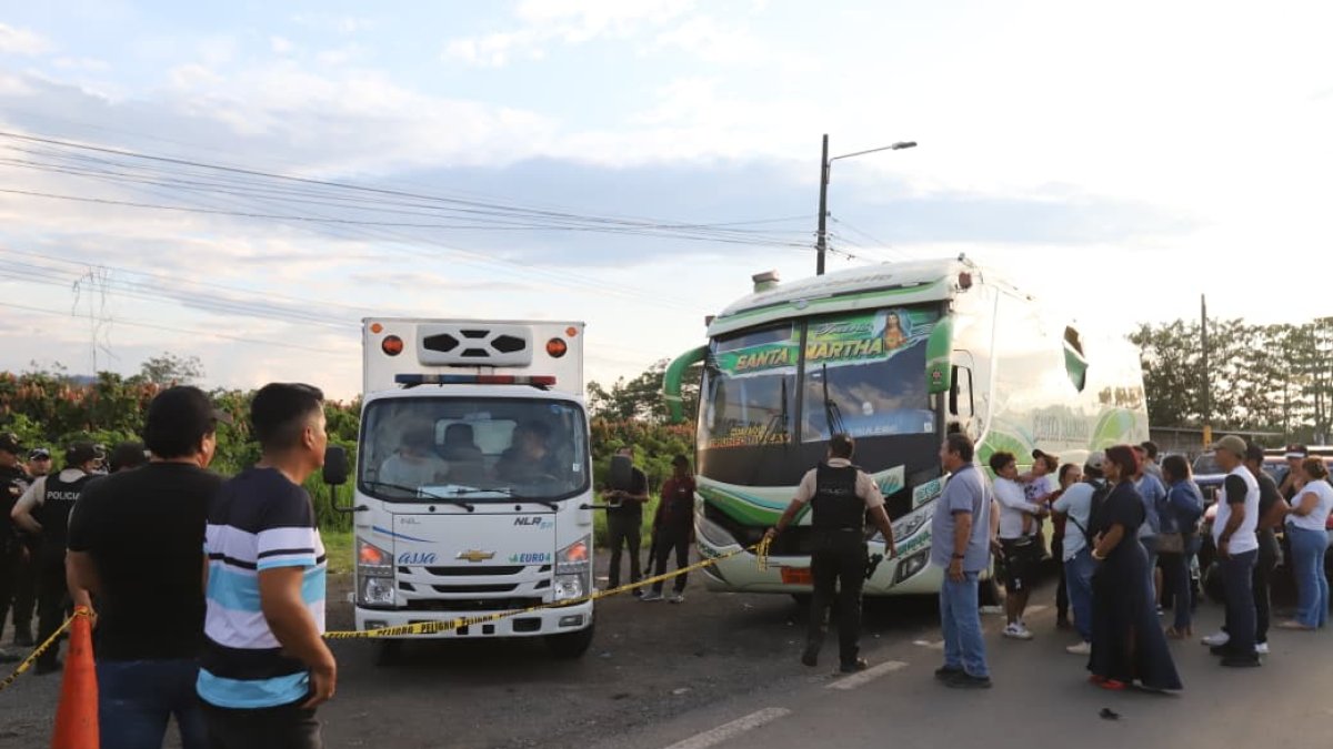 Masacre en bus, en carretera de Guayas: imágenes del ataque armado.