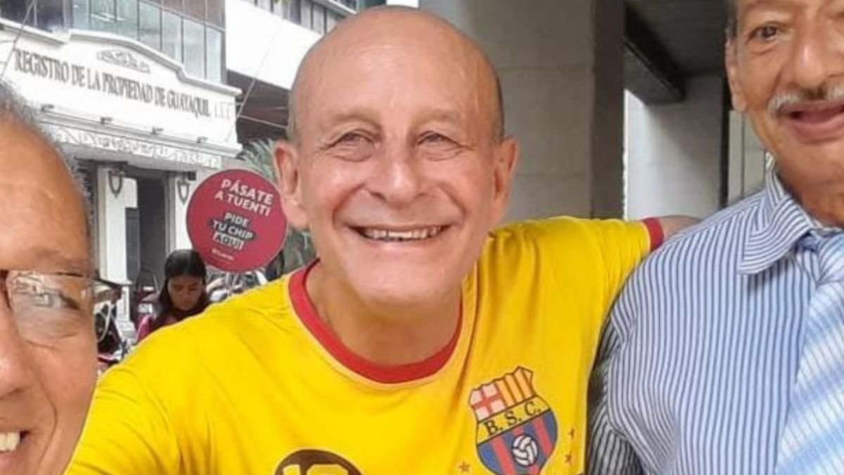 Horas antes de su fallecimiento, Simón Cañarte bromeó sobre el viernes 13 y cerró el programa con una frase que hoy se vuelve viral entre los hinchas de Barcelona SC.