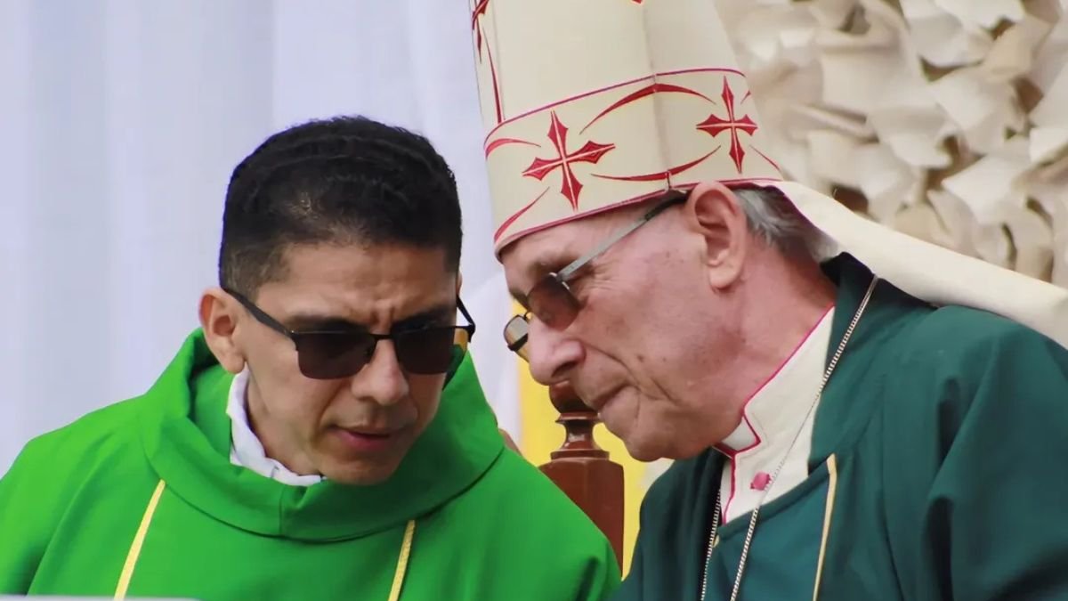 Los dos religiosos fallecieron tras salvar a un joven monaguillo.