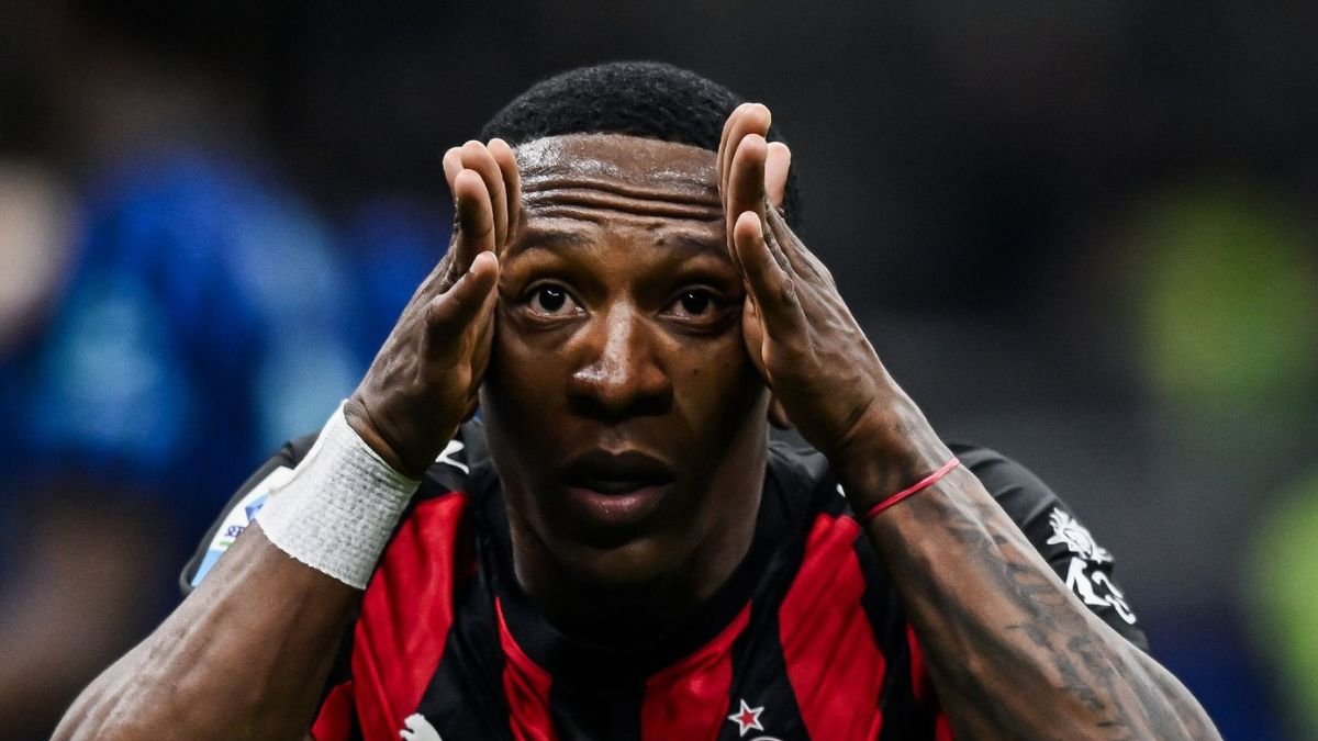 Milan, con Pervis Estupiñán, quiere acercarse al liderato ante una irregular Lazio.