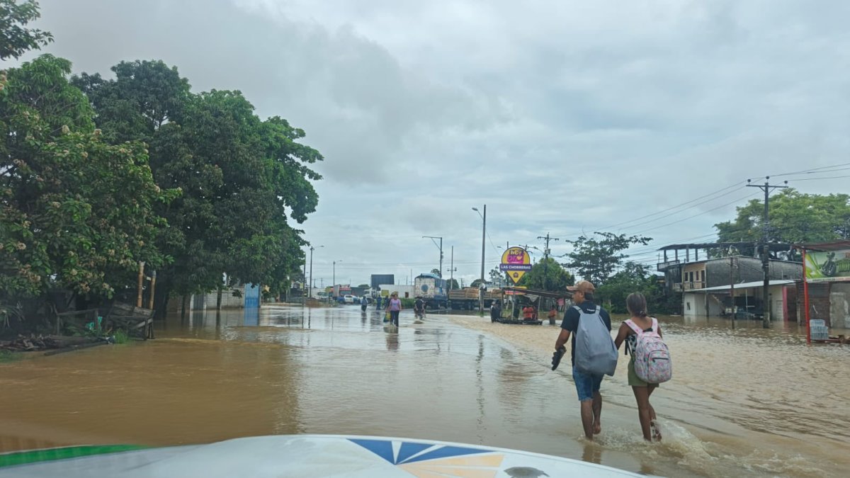 Son 25 mil afectados por inundaciones y crisis de agua potable en Babahoyo