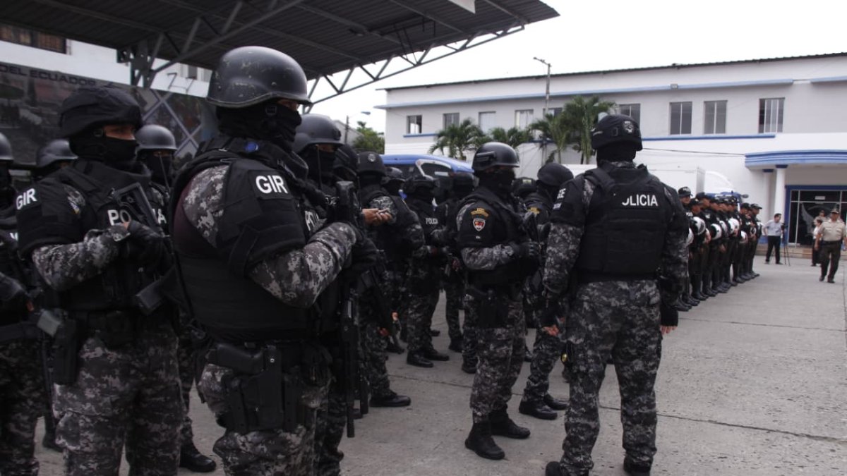 Personal especial de Policía se activa para el toque de queda.