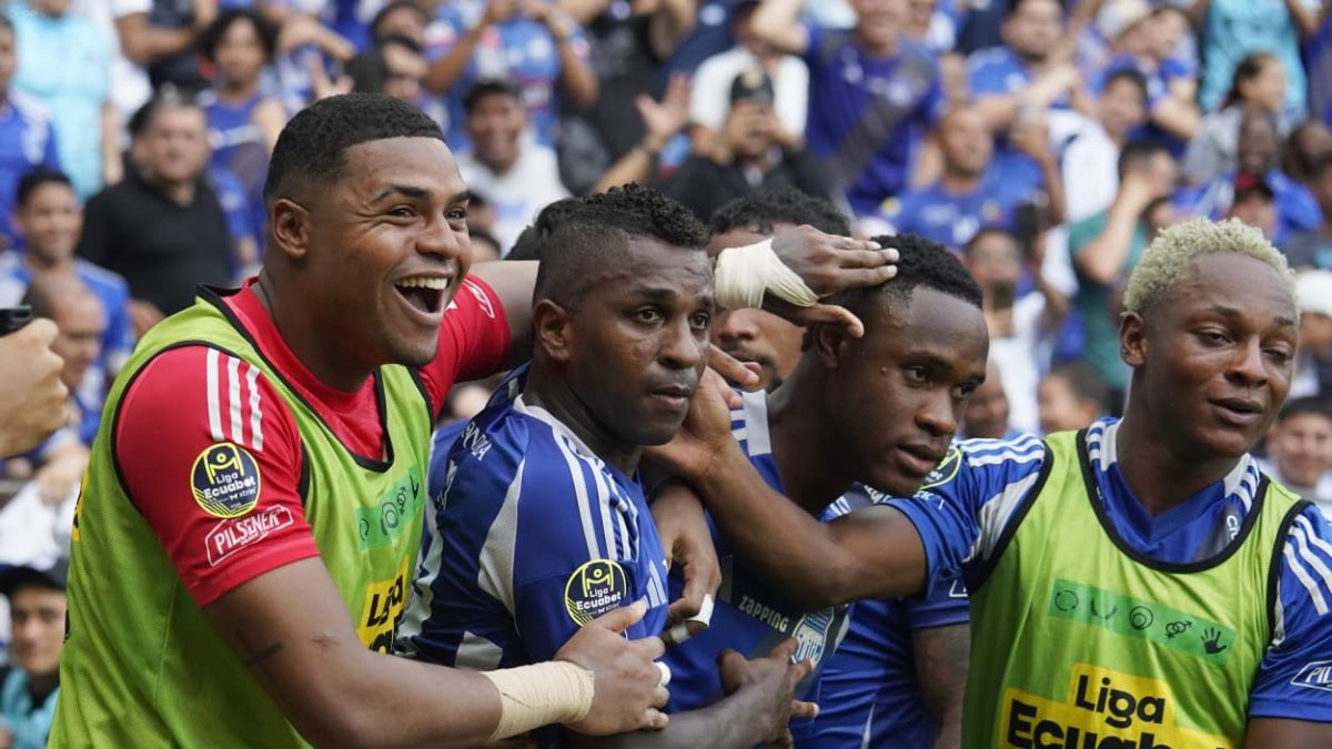 Miller Bolaños salva a Emelec con un golazo y el Bombillo vence 2-1 a Orense en el Capwell