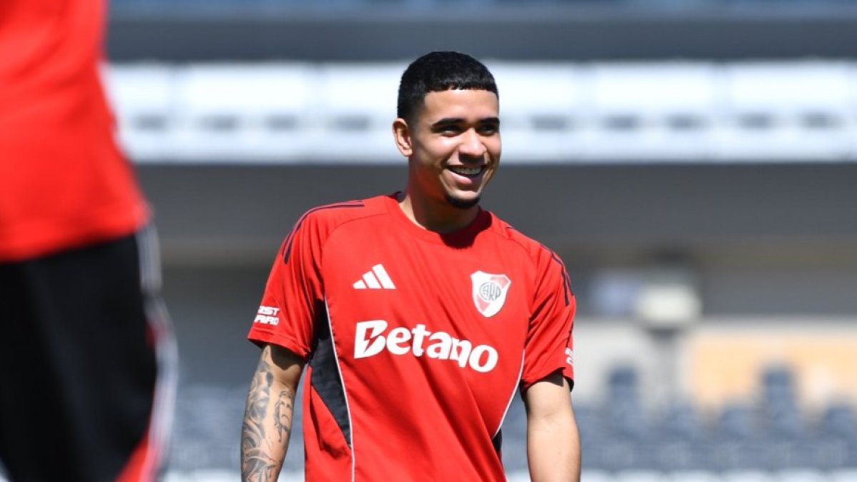 Kendry Páez deslumbra en River Plate con una asistencia y genera preocupación por su cambio