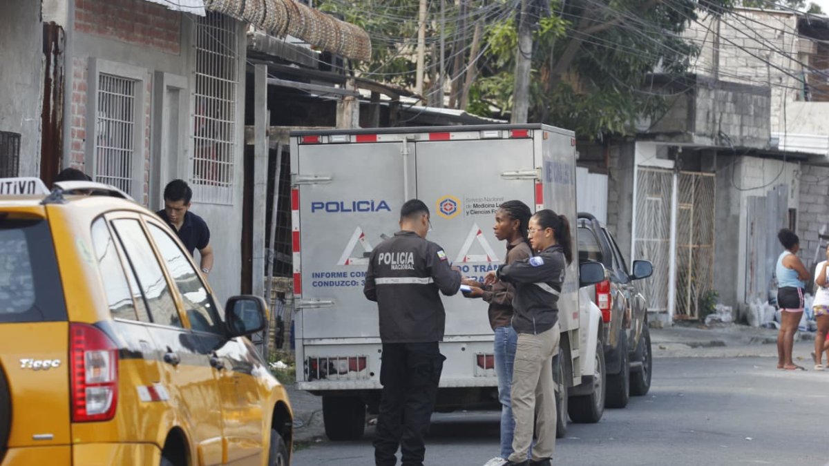 Una persona fue hallada sin vida a orillas del Estero Salado.