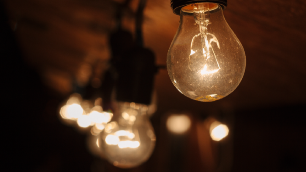 Referencial. En Santa Elena, usuarios han estado parcialmente sin servicio eléctrico.