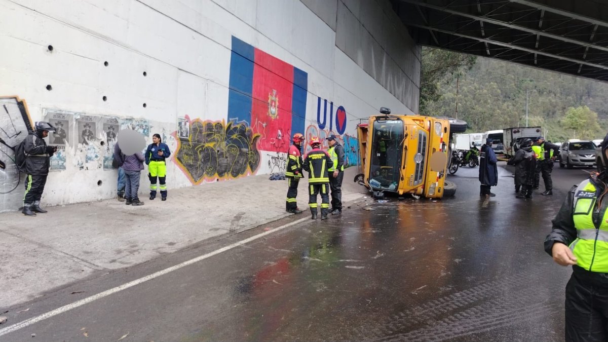 El hecho se produjo cuando los vehículos iban sobre la avenida Simón Bolívar.