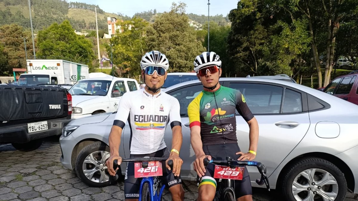 Santiago Montenegro (d) ha compartido los secretos del ciclismo a su hermano Francisco. Los pedalistas tienen grandes retos a nivel local e internacional este año.